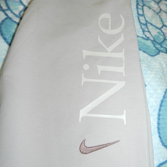 Nike Sportswear Classic High-Waisted 6" Graphic Biker Shorts🆕 FAST⌚📦🏃💨🚚 - Picture 6 of 16